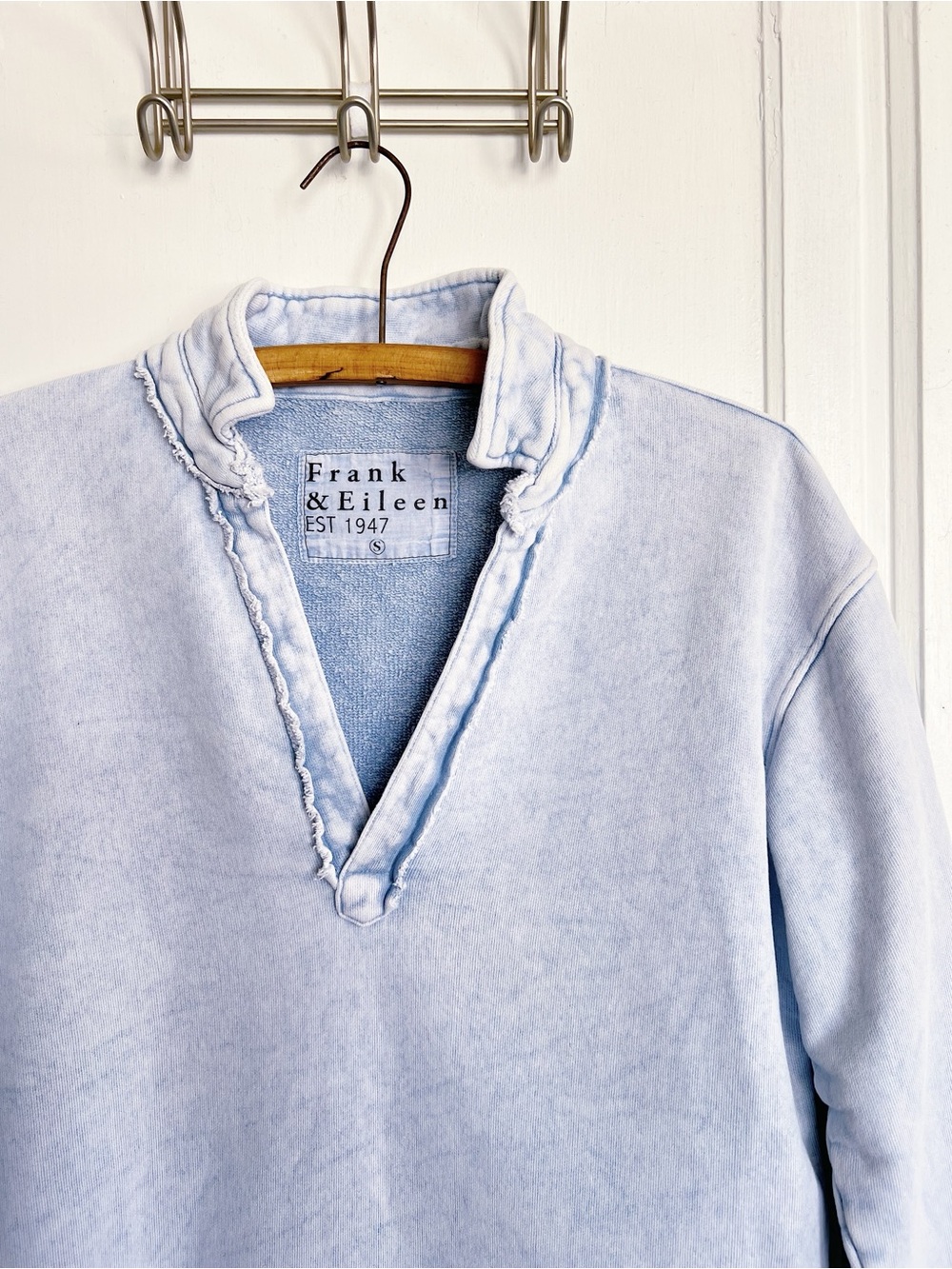 Frank & Eileen • Patrick Popover Henley Triple Fleece cotton terry Mineral Blue - Picture 4 of 11
